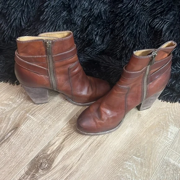 Frye ankle leather boots 7.5 - Picture 2 of 2